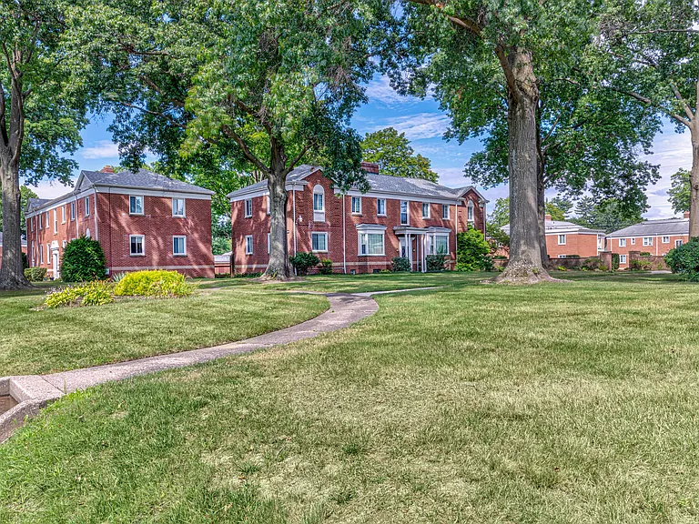 Parkview Apartments — Photo 16