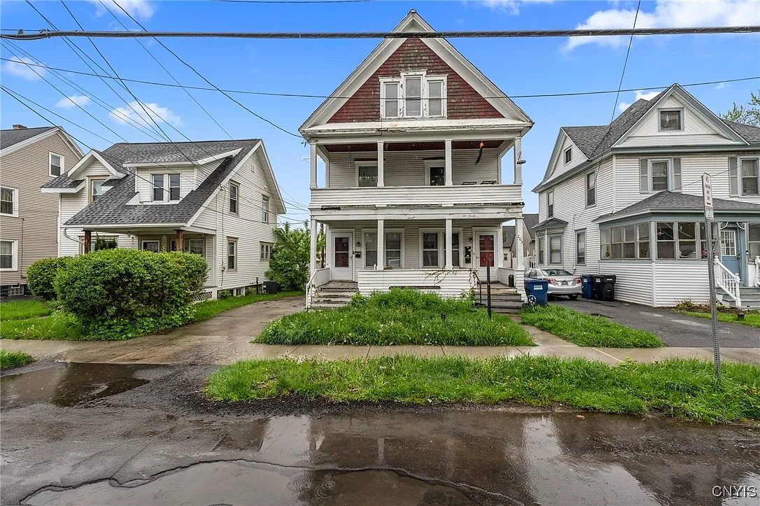 201 Lillian Ave photo 1
