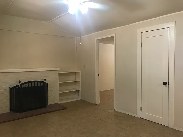 221 W Roger Rd #C — Photo 7