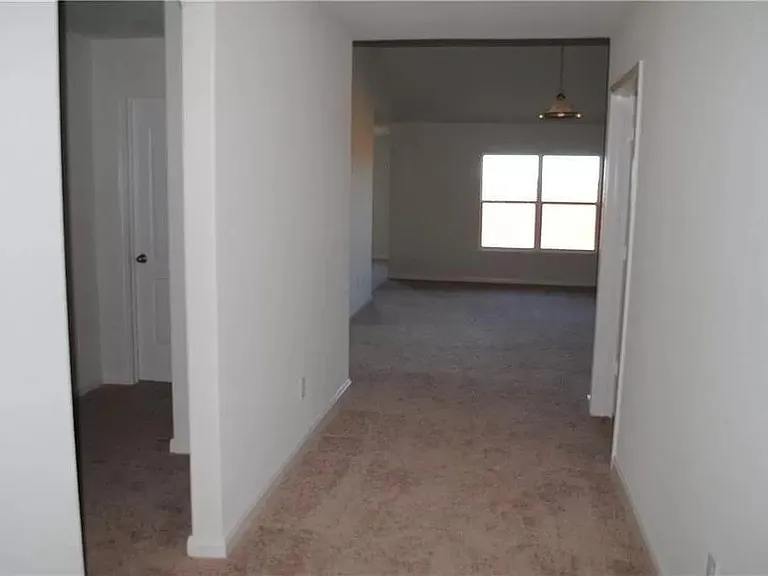 1326 Shumard Dr — Photo 6