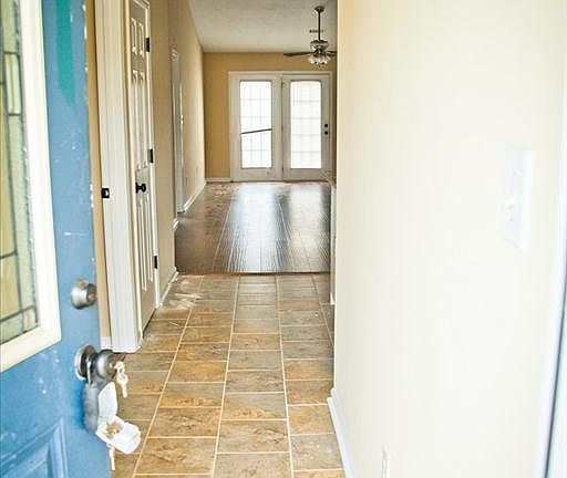 2nd image of 472 Londonberry Dr