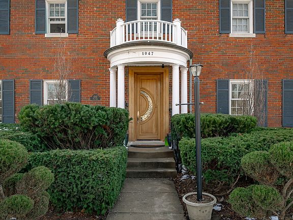 2nd image of 1047 Fair Oaks Ave