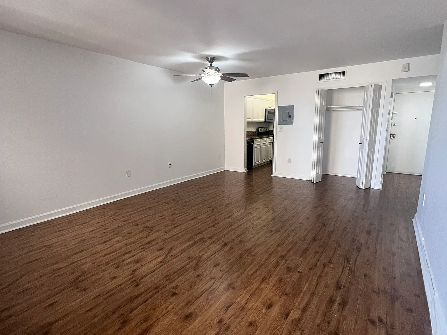 1 bed, 725 sqft, $1,900 — Photo 4