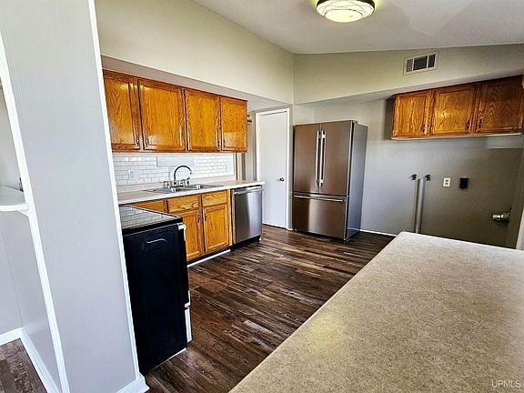 2nd image of 125 Tarzon St