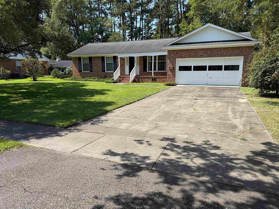 1st image of 1003 Lakeside Dr.
