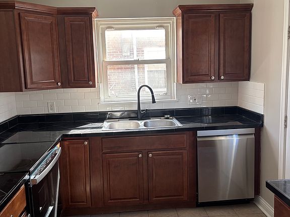 3rd image of 1209 Covedale Ave