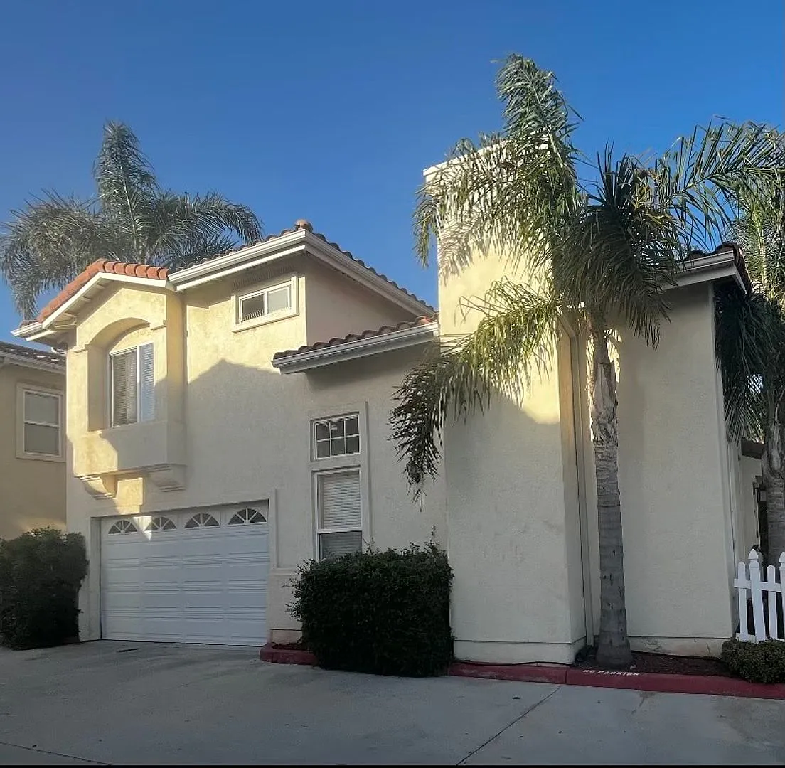 Large 4 Bedroom 3 Bath House w/ 2 car garage — Photo 2