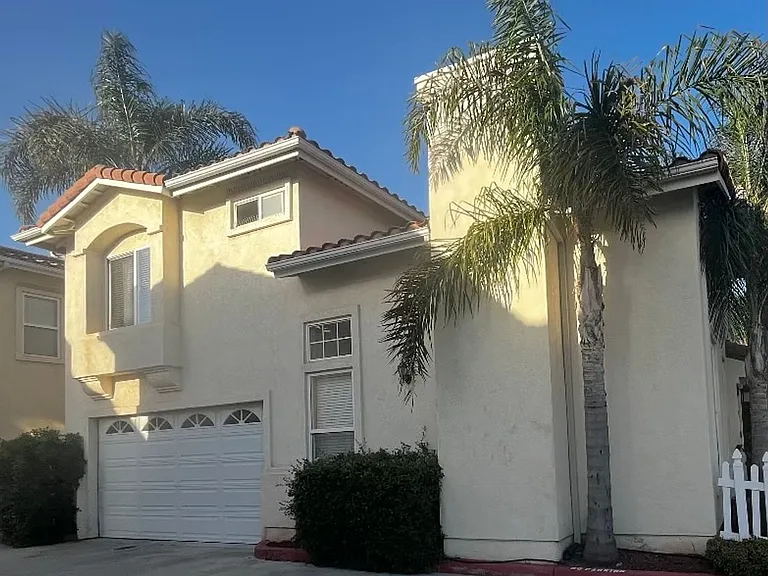 1446 Holly Ave — Photo 2