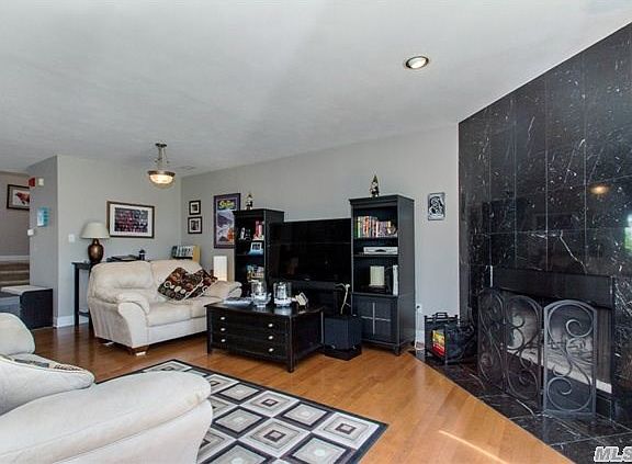 3rd image of 74 Thomas Ln