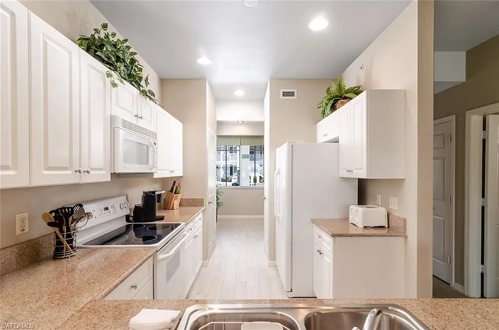 3 bed, 2.0 bath, 1454 sqft, $10,395 — Photo 4