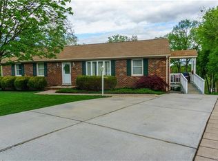 113 Deerwood Dr, Colonial Heights, VA 23834