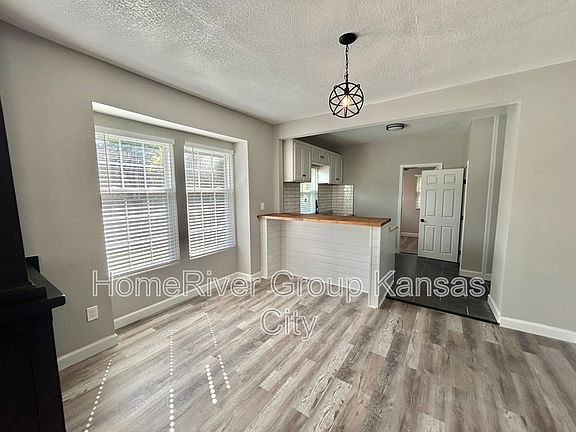 5th image of 4526 S Benton Ave