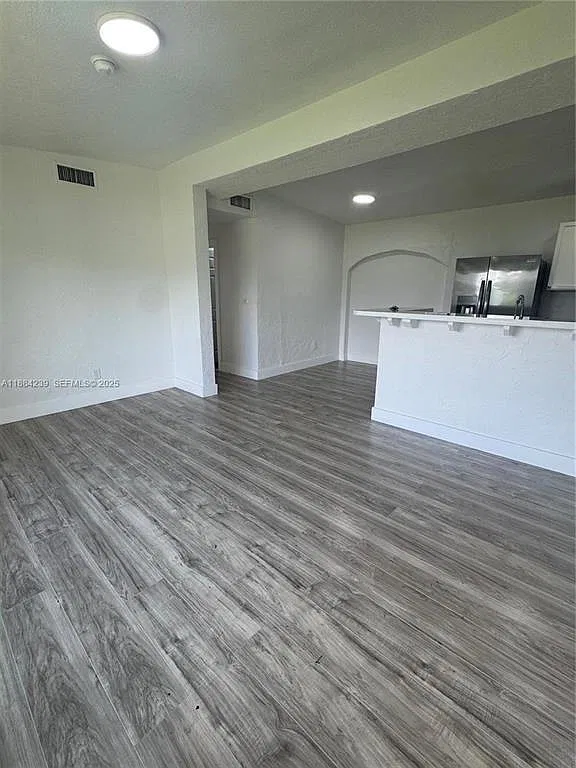 3 bed, 2.0 bath, 1245 sqft, $3,300 — Photo 2