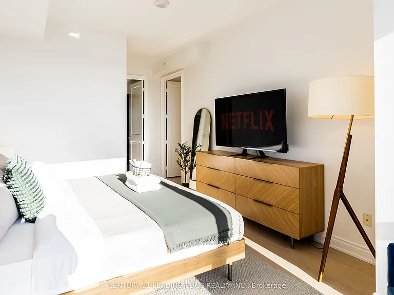 388 Yonge St #7310 — Photo 9