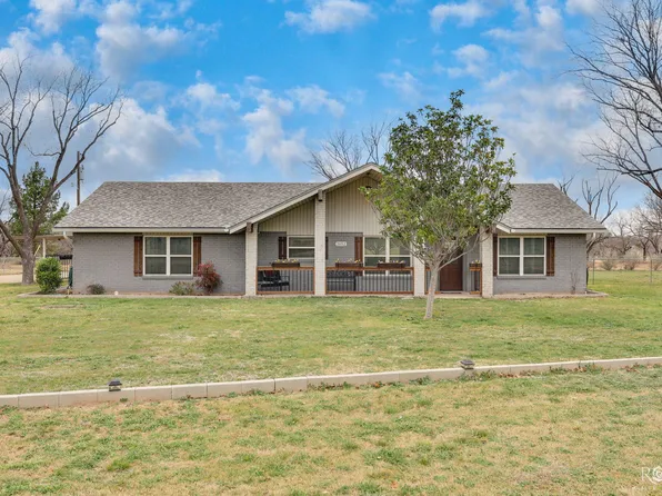 2052 Country Club Estates Cir, San Angelo, TX 76904