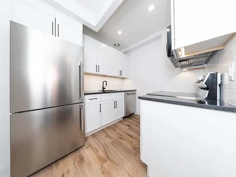 311 Franklin Ave #2A — Photo 8
