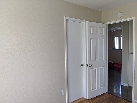 4th image of 2925 Menlo Ave