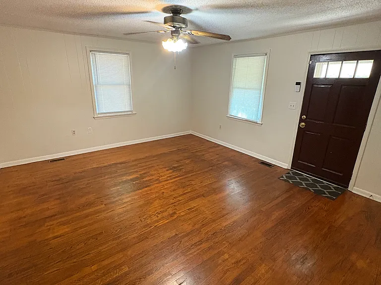 111 Forest Ln — Photo 5