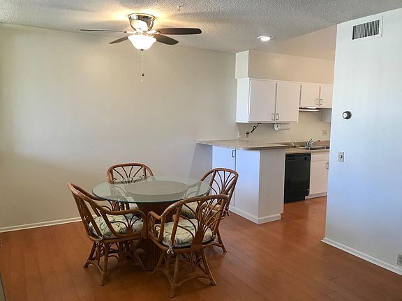Dining area with ceiling fan