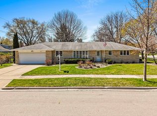 1326 Cook St, De Pere, WI 54115