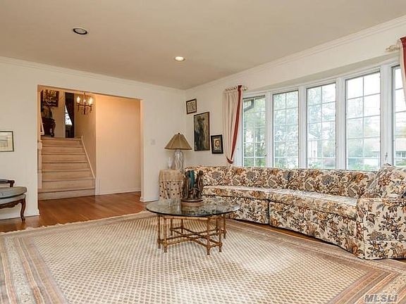 4th image of 16 Lawson Ln