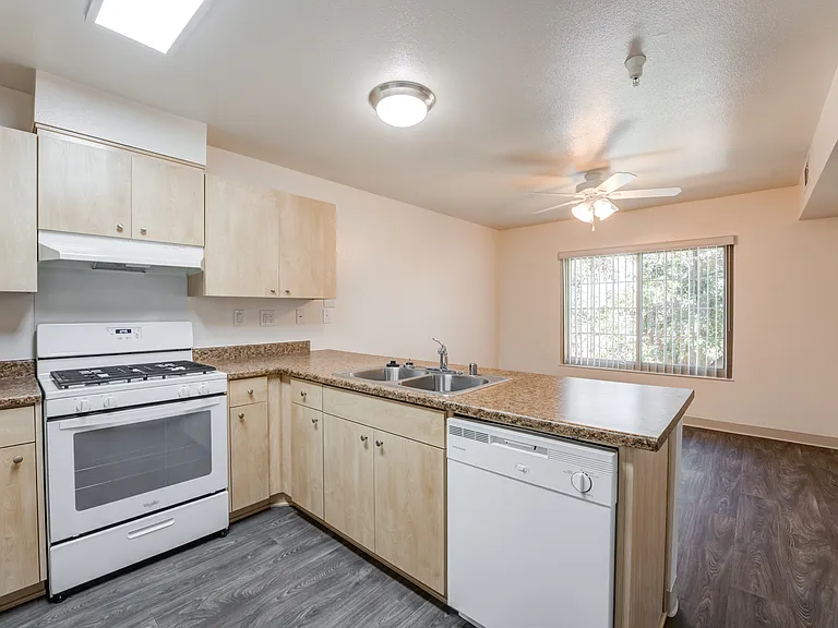 Eucalyptus Ridge - Military Housing — Photo 10