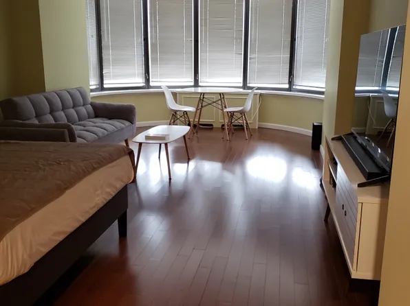 330 East 38th Street image 1 of 16