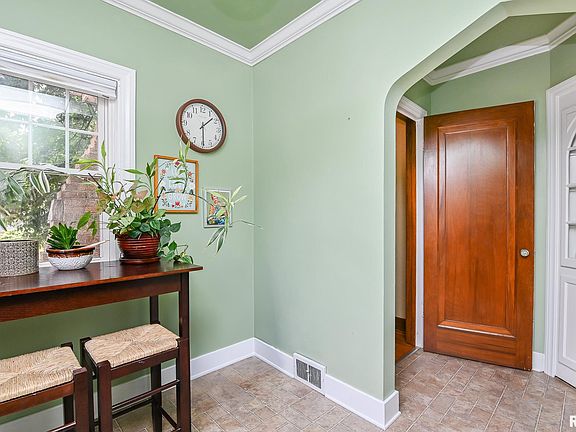 4th image of 2501 W Moss Ave