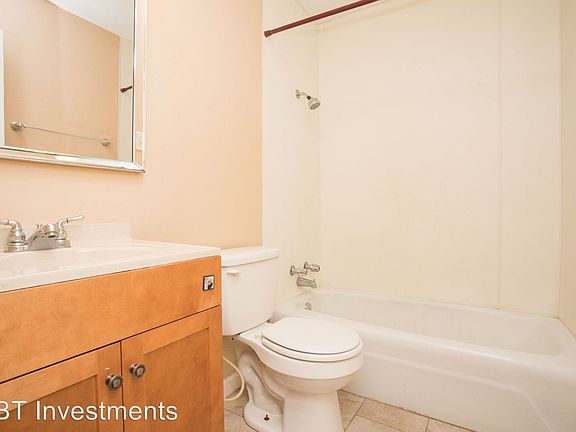 5th image of 903 S 19th St APT C