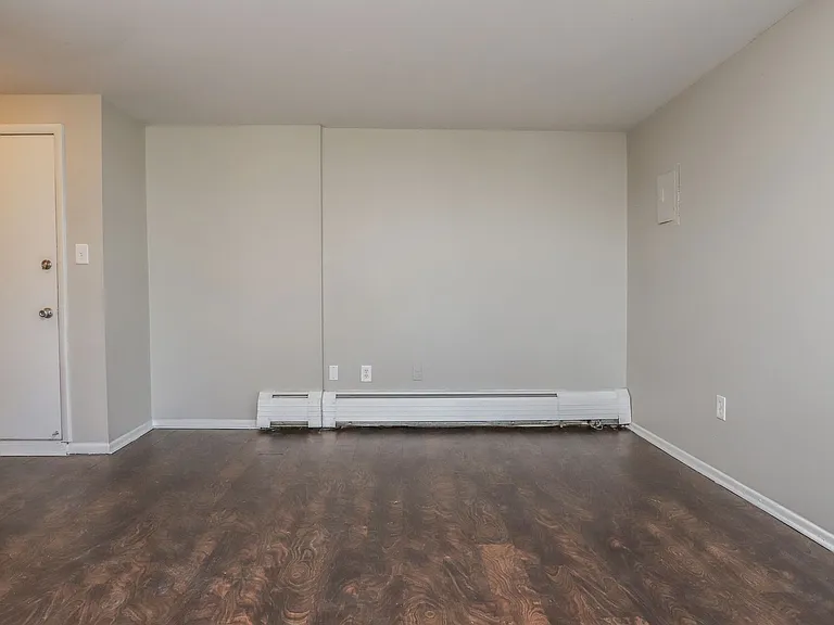Dexter Street Apartments — Photo 21
