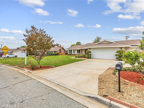 3rd image of 318 Sandalwood Dr