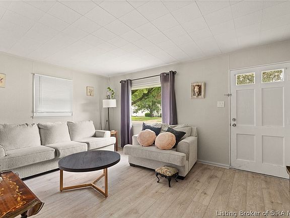 3rd image of 221 W Bowne Boulevard