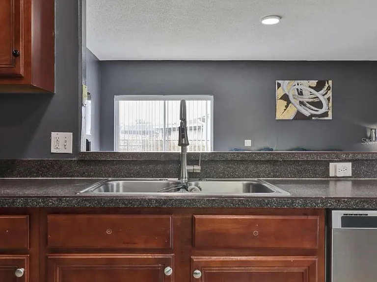 820 Grantham Dr — Photo 17
