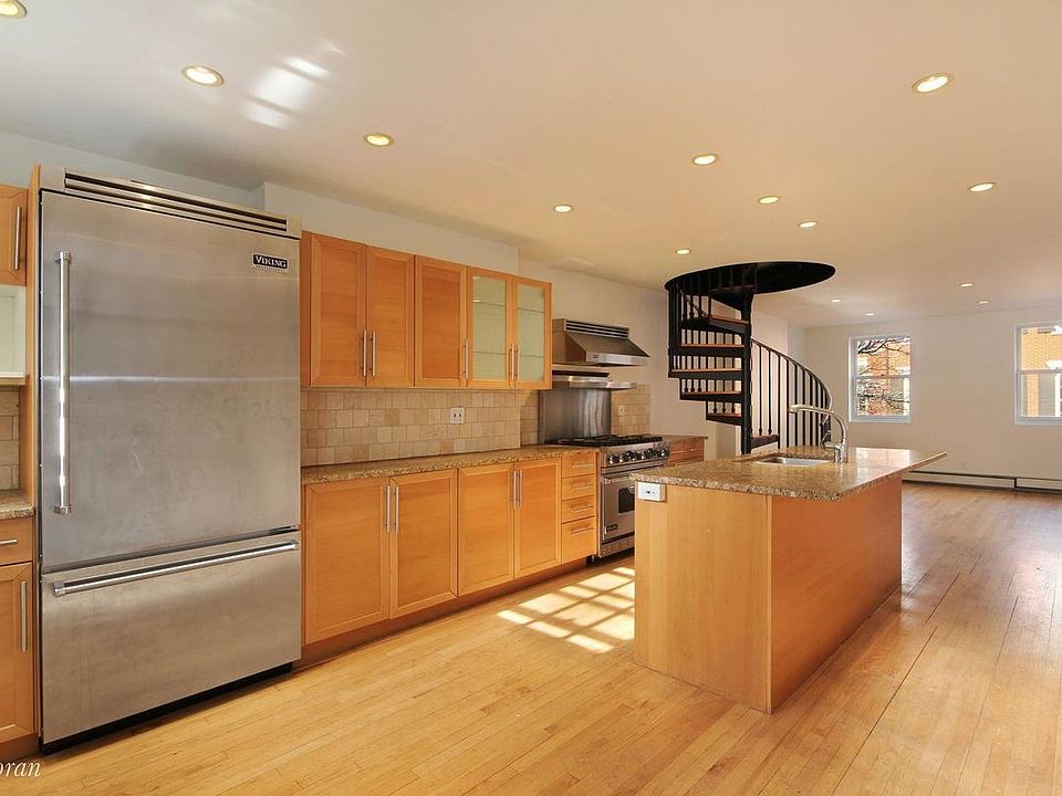 1st image of 110 Waverly Pl APT 3