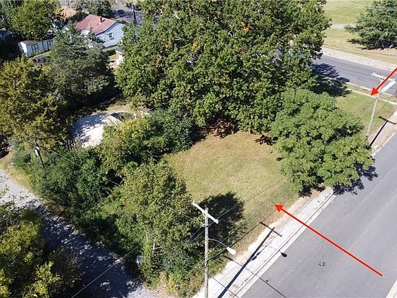 3rd image of 2119 Whitcomb St