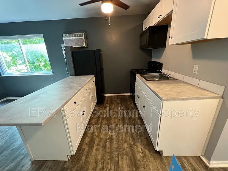 745 Oak St #4 — Photo 9