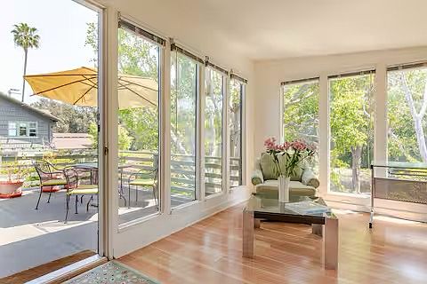 3rd image of 801 N Rodeo Dr