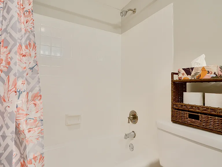 Westchester West Apartments — Photo 19