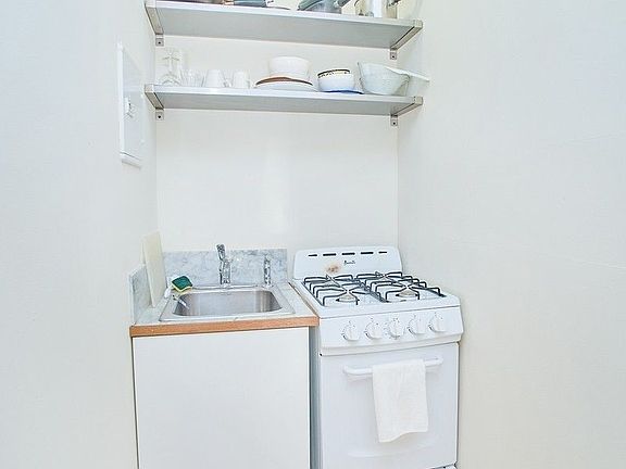 5th image of 28 W 105th St #3