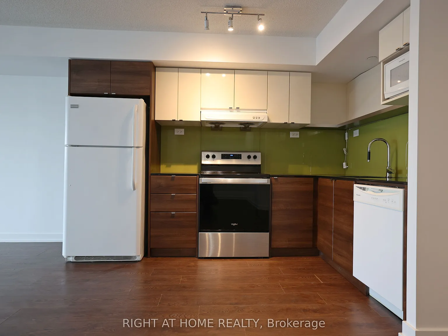 2 bed, $2,500 — Photo 4