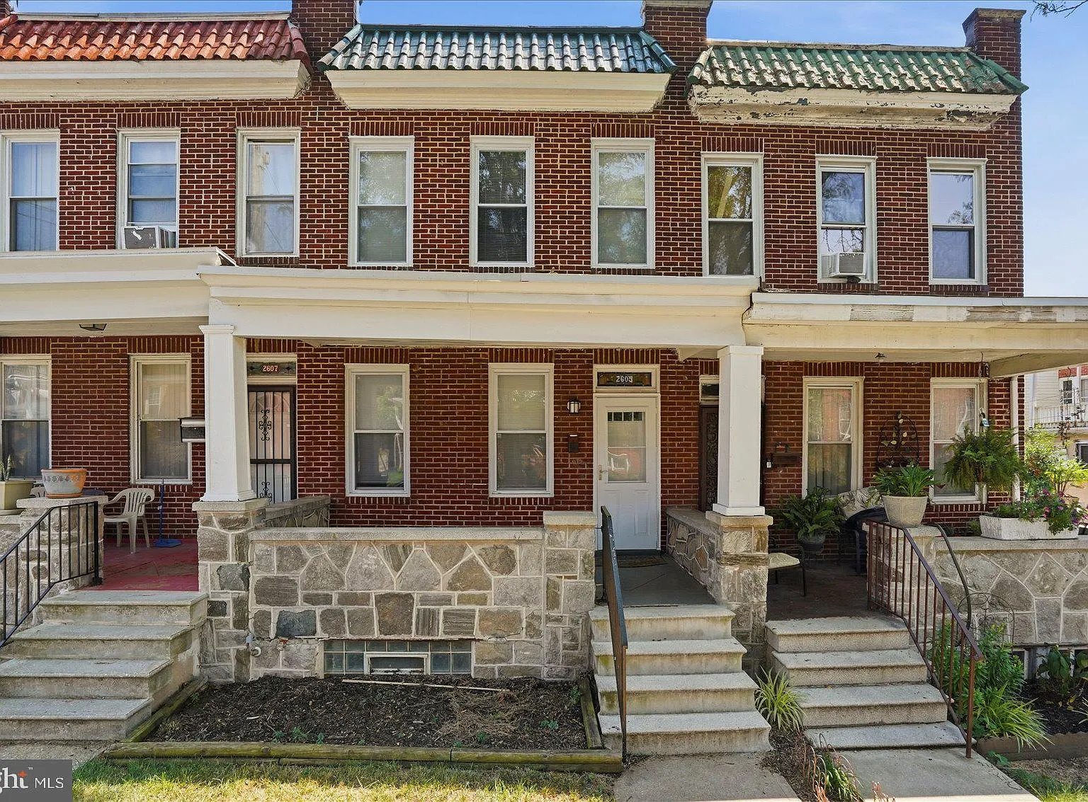3 bed, 1.5 bath, 1596 sqft, $1,800 — Photo 2