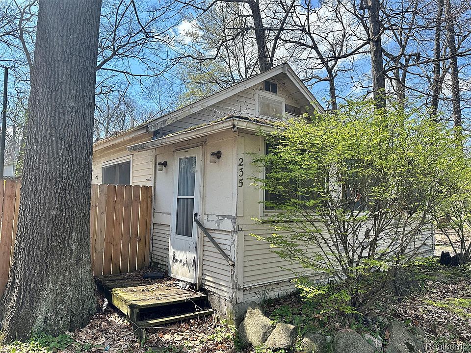 1st image of 235 Woodbine Dr