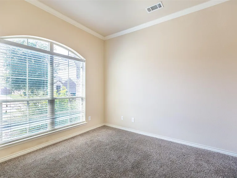 637 Peach Ln — Photo 17