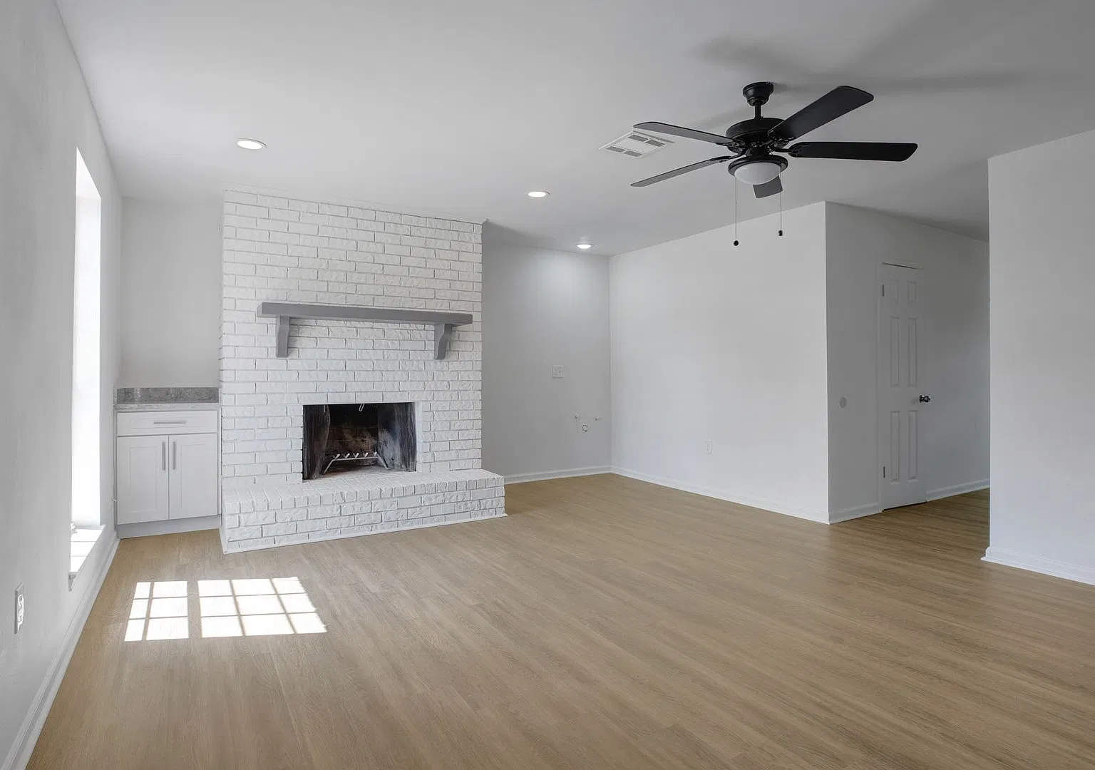 Rare Find, Remodeled Townhome in Duson! — Photo 3