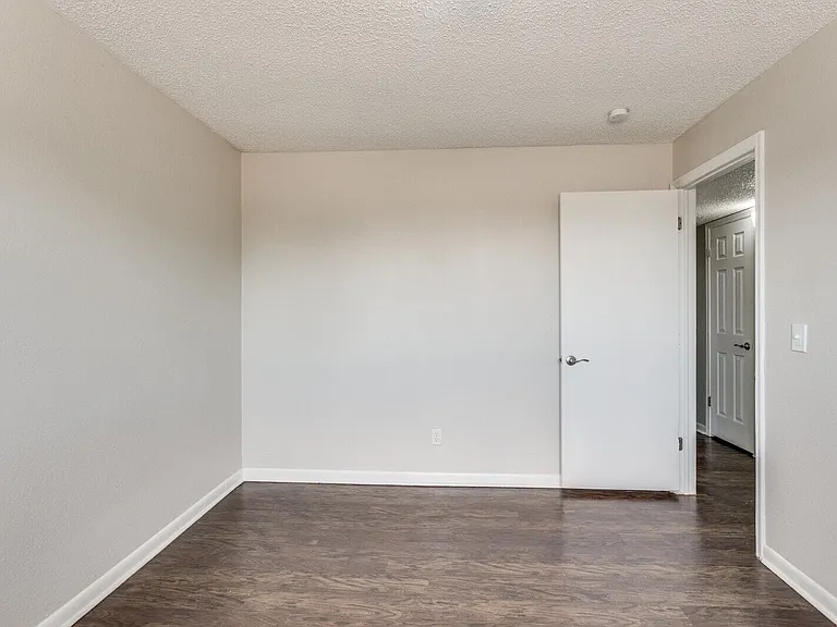 817 SW 23rd St #6 — Photo 25