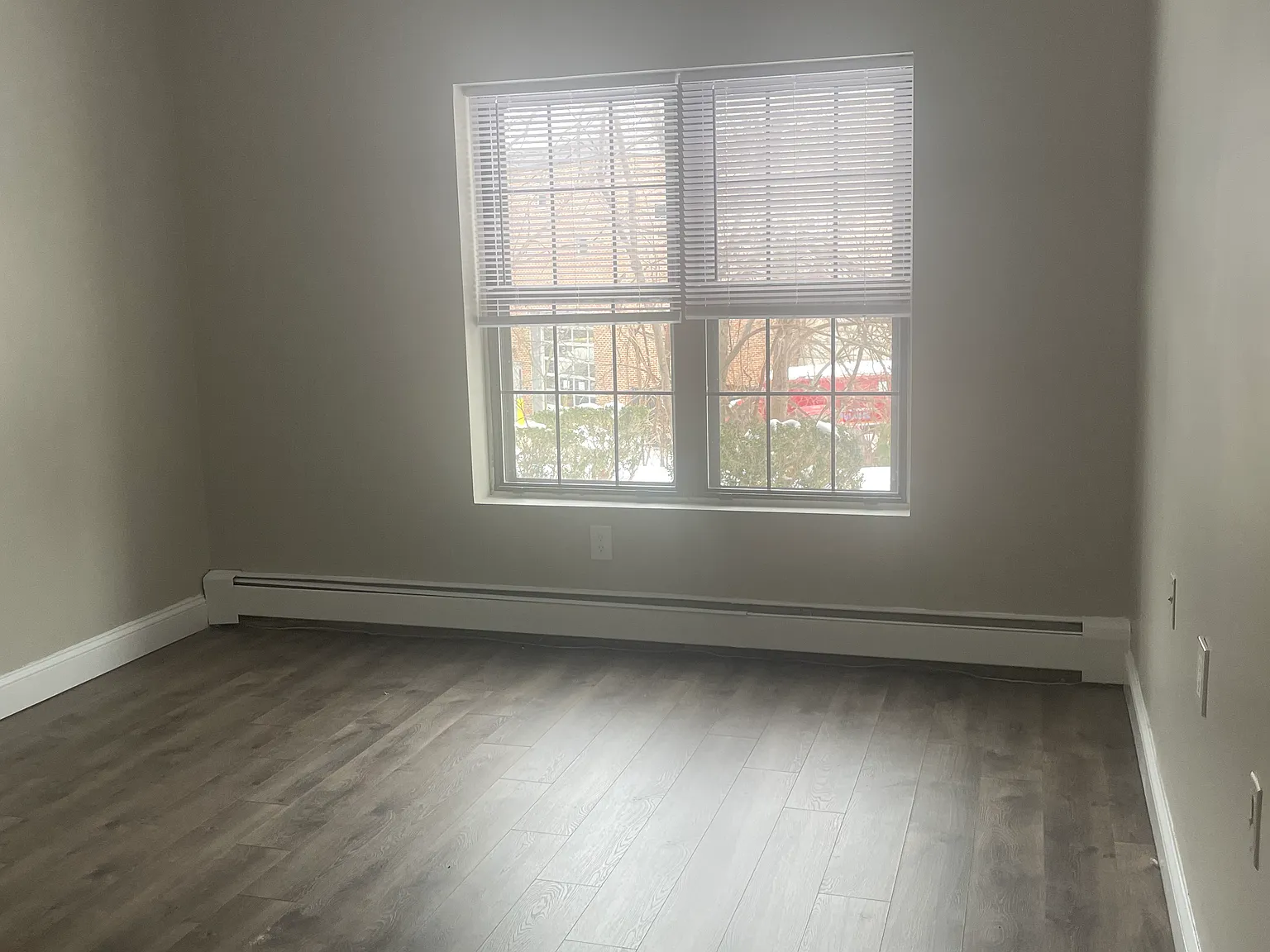 2 bed, 1000 sqft, $3,050 — Photo 3