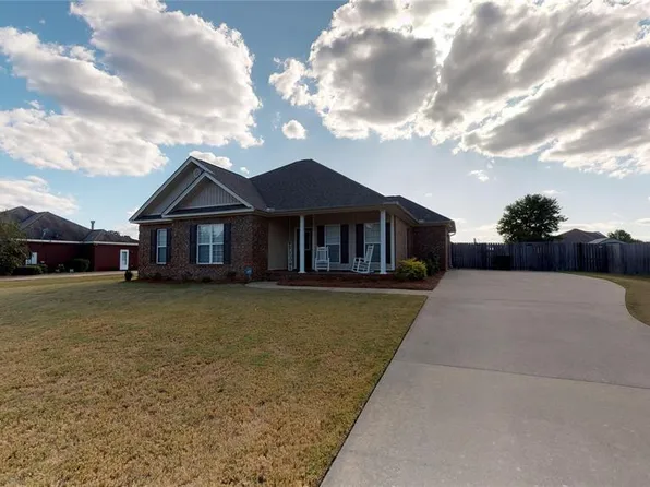 116 Daffodil Ct, Prattville, AL 36067