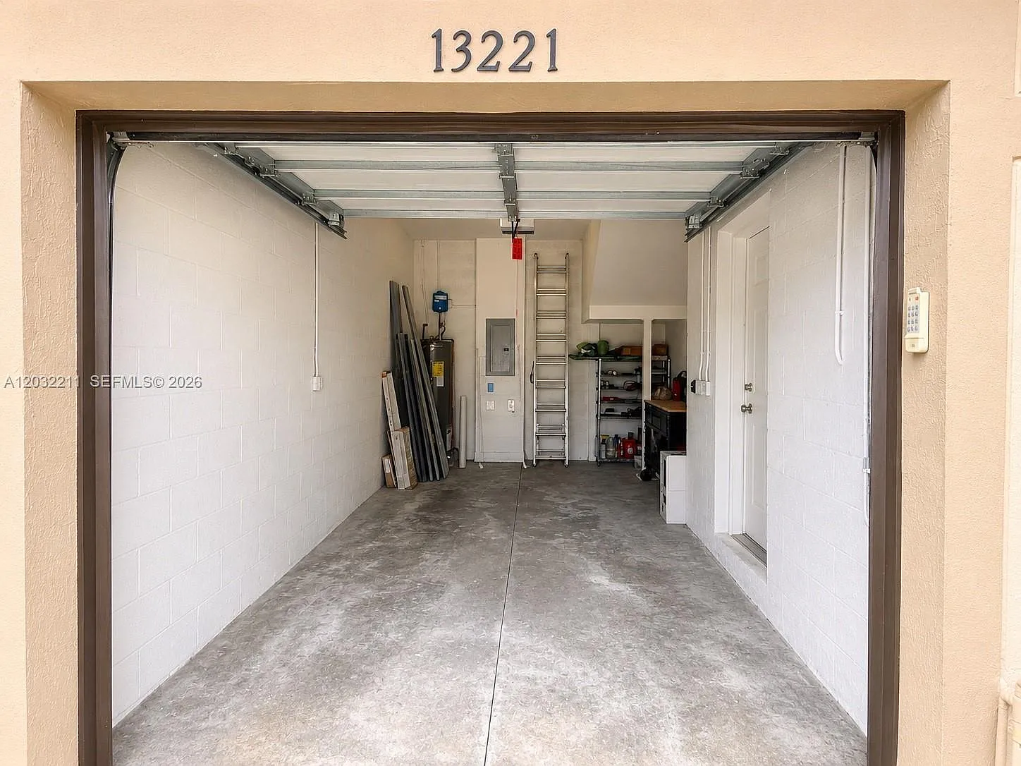 2 bed, 2.0 bath, 1036 sqft, $2,599 — Photo 3