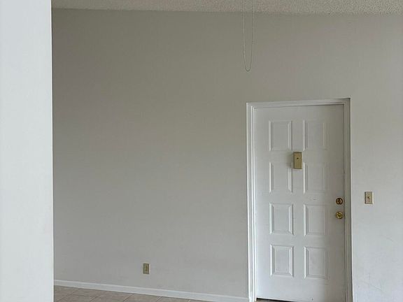 5th image of 207 Foxtail Dr APT E3