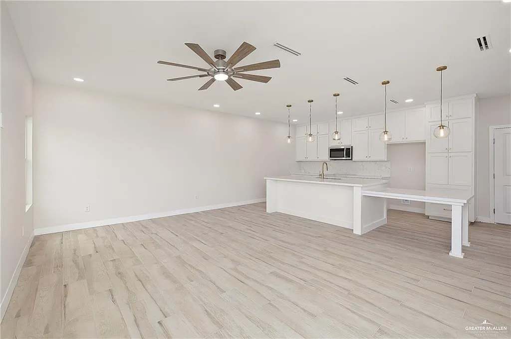 Building Photo - 2505 E Solar Dr